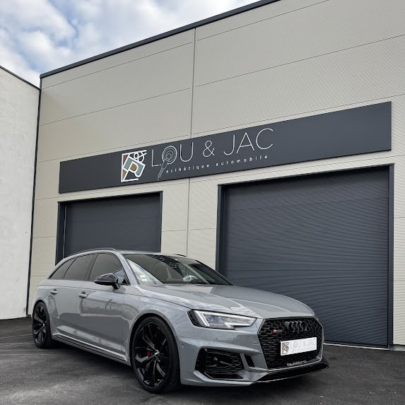 AUDI RS4 (Nettoyage intérieur Le Thor Lagnes Fontaine de Vaucluse)