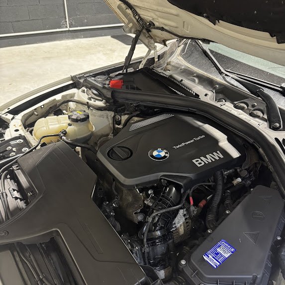 BMW SERIE 3 BREAK (Nettoyage moteur Le thor Lagnes Velleron)