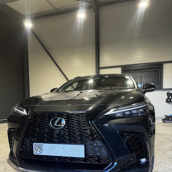 LEXUS NX450+ (Nettoyage intérieur voiture en Vaucluse Monteux Pernes les Fontaines)