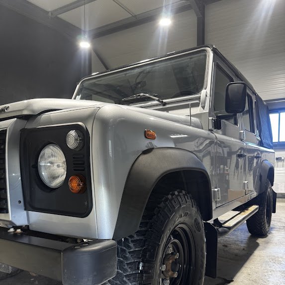 LAND ROVER DEDENDER 110 (Nettoyage 4X4 déflocage Le Thor Isle sur la Sorgue Coustellet)