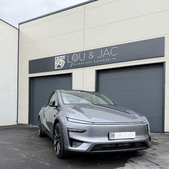 TESLA MODEL Y PERFORMANCE (Nettoyage voiture Chateaurenard Le Thor Le Pontet)