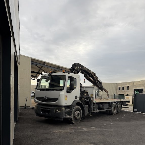 RENAULT TRUCK (Nettoyage cabine camion intérieur Le Thor Isle sur la Sorgue Velorgues)