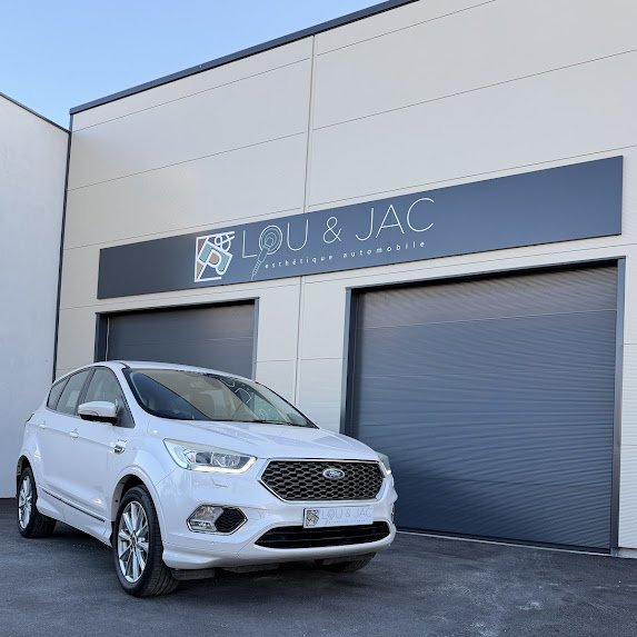 FORD KUGA ECOSPORT (Nettoyage avant la vente SUV Le Thor Isle sur la Sorgue)