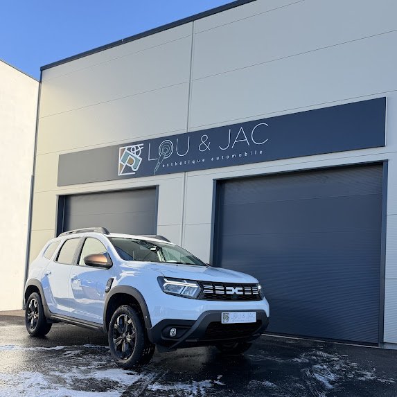 DACIA DUSTER (Nettoyage automobile intérieur remise à propre Le Thor  Isle sur la Sorgue Velleron)