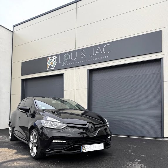 RENAULT CLIO 4 RS (Nettoyage voiture intérieur extérieur pour la vente Le Thor Isle sur La Sorgue Caumont)