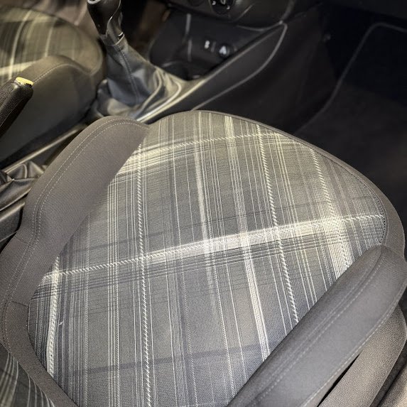 OPEL CORSA (Pressing nettoyage siège en tissu voiture Le Thor Isle sur la Sorgue Velleron)