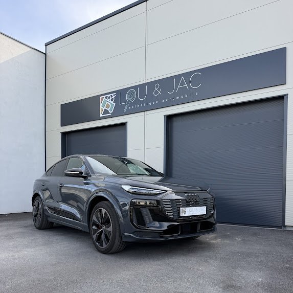 AUDI Q5 (Traitement céramique véhicule neuf Le Thor Isle sur la Sorgue)