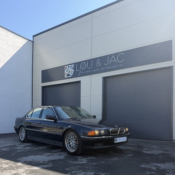 BMW 750i V12 (Nettoyage yountimer intérieur soisn des cuirs Le Thor Isle sur la Sorgue Coustellet)